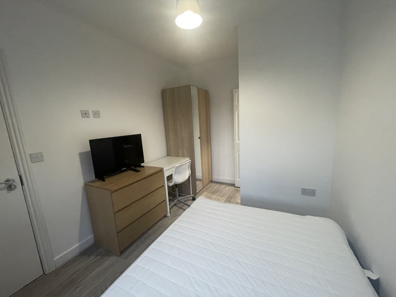 Double Ensuite Room – Luton, LU2 photo 11