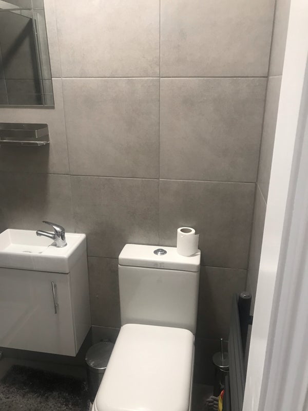 Double Ensuite Room – Luton, LU2 photo 15
