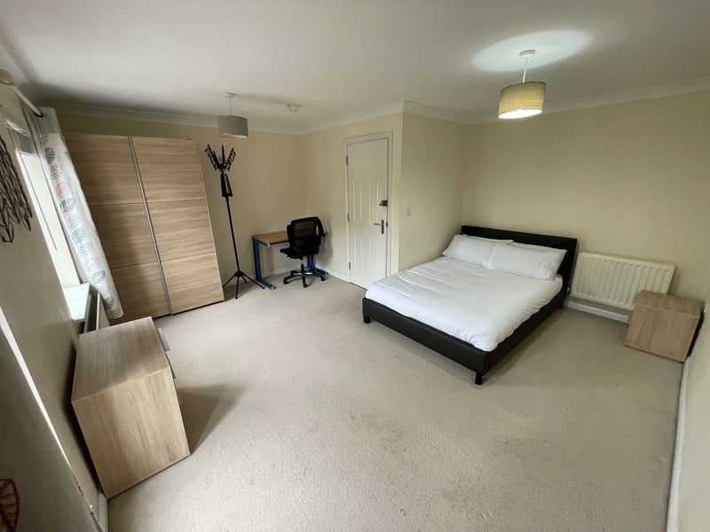 Spacious Double Room – Great Ashby, Stevenage photo 1