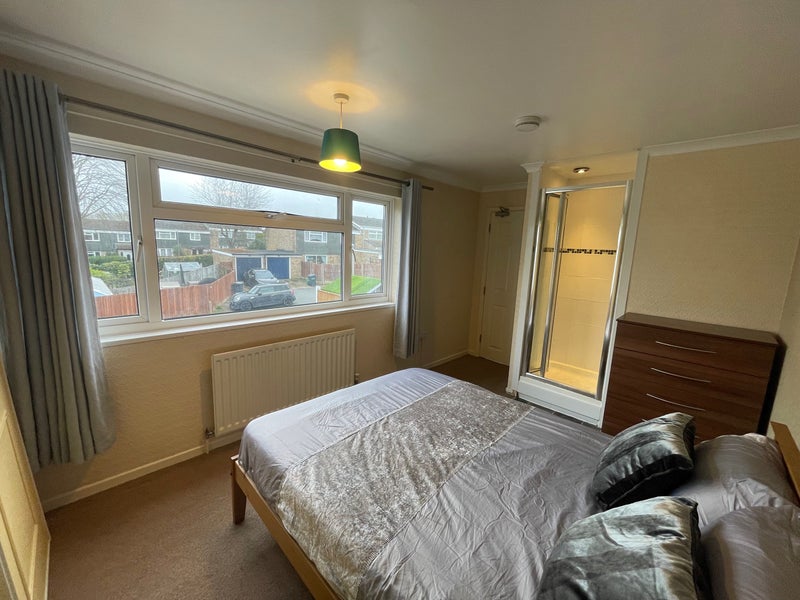 Large Double Room – Pin Green, Stevenage photo 14