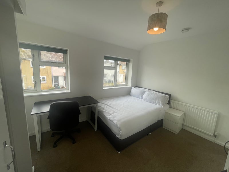 En-suite Double Room – Town Centre, Stevenage photo 19